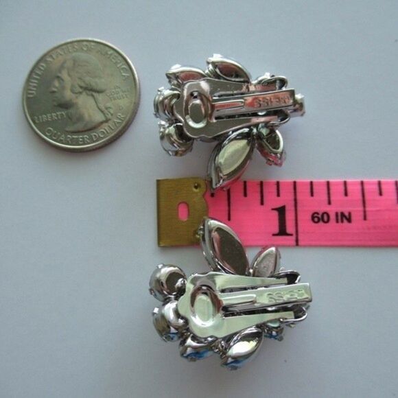Weiss Vintage Austrian Rhinestone Clip Earrings - Picture 8 of 9